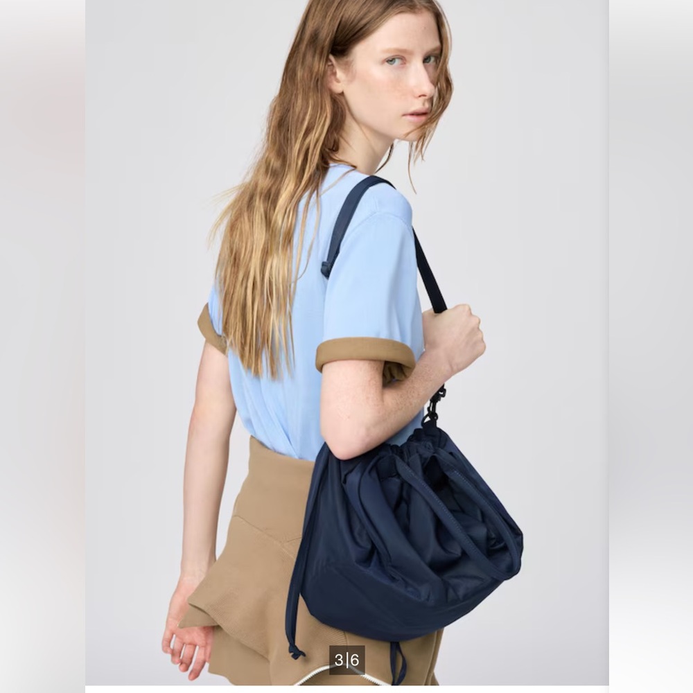 NWOT Uniqlo C drawstring bag in navy - Picture 2 of 7